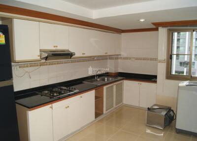 For RENT : D.H.Grand Tower / 3 Bedroom / 4 Bathrooms / 280 sqm / 65000 THB [9199426]
