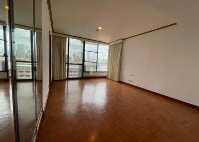 For RENT : Baan Yen Akard / 2 Bedroom / 3 Bathrooms / 245 sqm / 75000 THB [9414522]