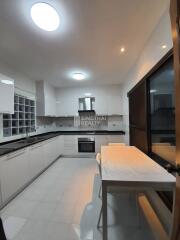 For RENT : Townhouse Phromphong / 3 Bedroom / 5 Bathrooms / 400 sqm / 65000 THB [9985819]