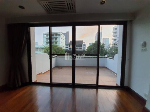 For RENT : Townhouse Phromphong / 3 Bedroom / 5 Bathrooms / 400 sqm / 65000 THB [9985819]