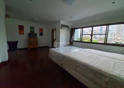 For RENT : Townhouse Phromphong / 3 Bedroom / 5 Bathrooms / 400 sqm / 65000 THB [9985819]