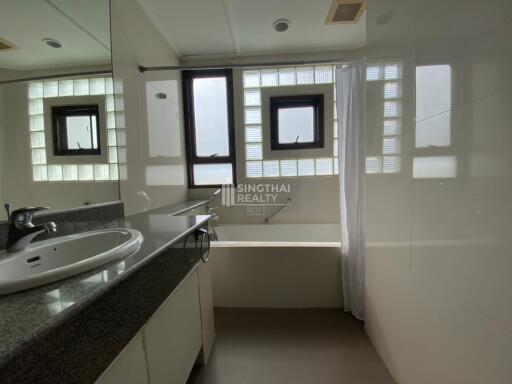 For RENT : Charoenjai place / 2 Bedroom / 2 Bathrooms / 185 sqm / 65000 THB [9988944]