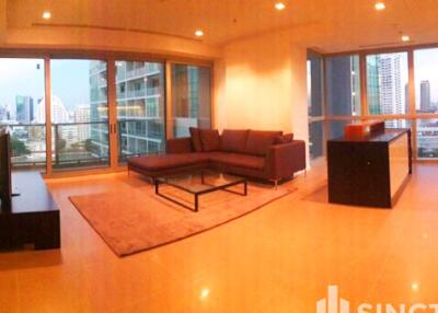 For RENT : The River / 2 Bedroom / 2 Bathrooms / 110 sqm / 70000 THB [R10063]