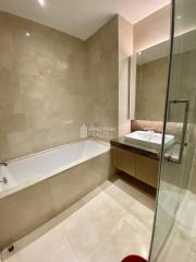For RENT : Magnolias Ratchadamri Boulevard / 2 Bedroom / 2 Bathrooms / 83 sqm / 65000 THB [R10579]