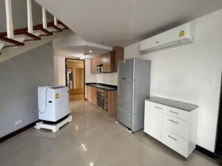 For RENT : P.W.T Mansion / 3 Bedroom / 3 Bathrooms / 200 sqm / 50000 THB [R11152]