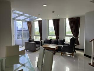 For RENT : P.W.T Mansion / 3 Bedroom / 3 Bathrooms / 200 sqm / 50000 THB [R11152]