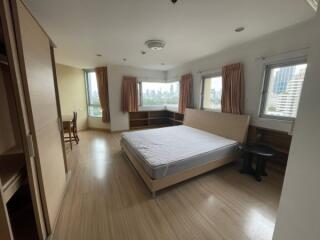 For RENT : P.W.T Mansion / 3 Bedroom / 3 Bathrooms / 200 sqm / 50000 THB [R11152]