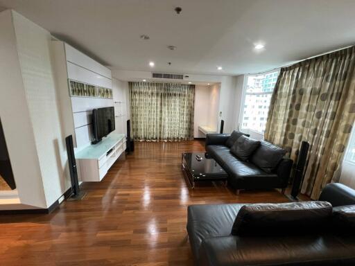 For RENT : Grand Langsuan / 3 Bedroom / 2 Bathrooms / 150 sqm / 65000 THB [10650943]