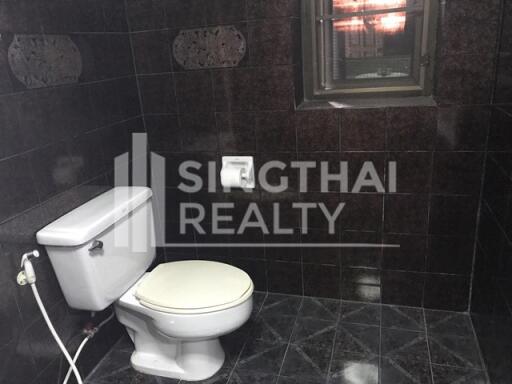 For RENT : Baan Suanpetch / 3 Bedroom / 3 Bathrooms / 267 sqm / 70000 THB [4076480]