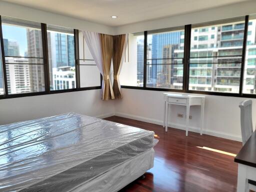 For RENT : Acadamia Grand Tower / 3 Bedroom / 2 Bathrooms / 195 sqm / 70000 THB [5427119]