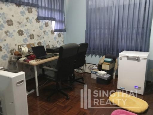 For RENT : House Phromphong / 3 Bedroom / 3 Bathrooms / 281 sqm / 70000 THB [6090250]