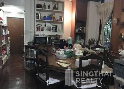 For RENT : House Phromphong / 3 Bedroom / 3 Bathrooms / 281 sqm / 70000 THB [6090250]