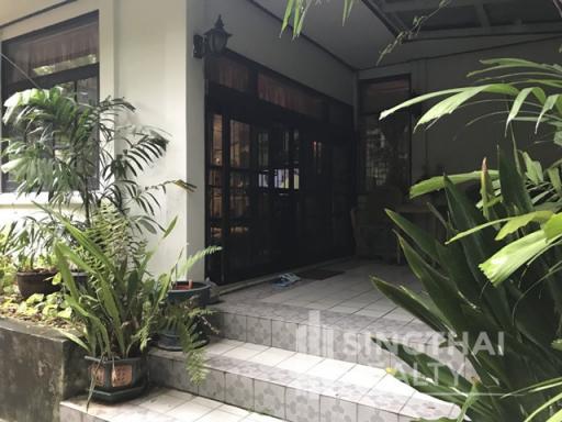 For RENT : House Phromphong / 3 Bedroom / 3 Bathrooms / 281 sqm / 70000 THB [6090250]