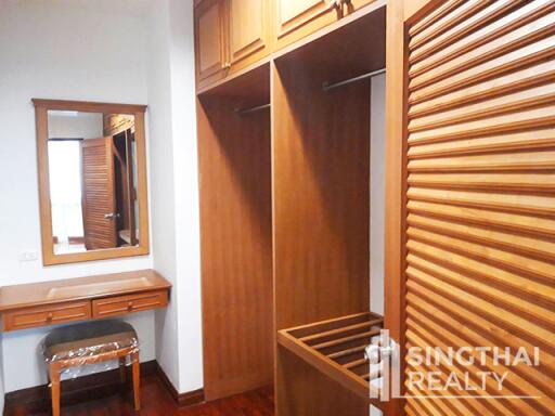 For RENT : Aramvej Apartment / 3 Bedroom / 3 Bathrooms / 301 sqm / 70000 THB [6300477]