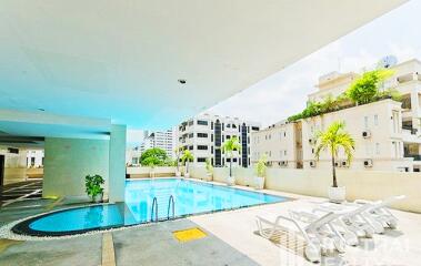 For RENT : Baan Prompong / 2 Bedroom / 3 Bathrooms / 221 sqm / 70000 THB [6633292]