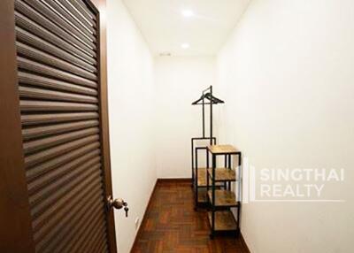 For RENT : Baan Prompong / 2 Bedroom / 3 Bathrooms / 221 sqm / 70000 THB [6633292]