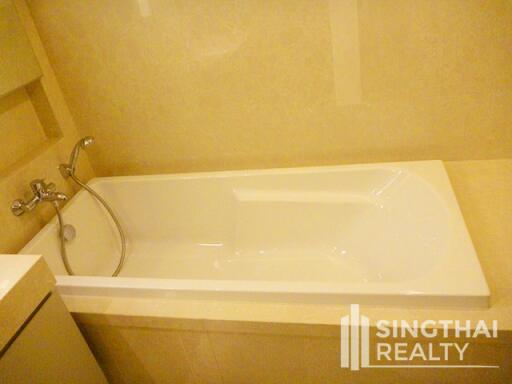 For RENT : Quattro by Sansiri / 2 Bedroom / 2 Bathrooms / 91 sqm / 70000 THB [7808881]