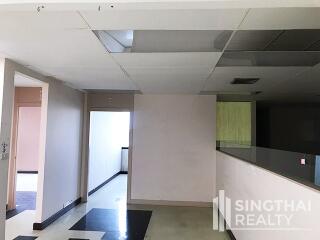 For RENT : Office Ekkamai / 2 Bedroom / 2 Bathrooms / 181 sqm / 70000 THB [8007625]