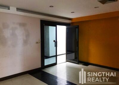 For RENT : Office Ekkamai / 2 Bedroom / 2 Bathrooms / 181 sqm / 70000 THB [8007625]