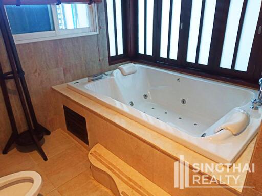 For RENT : Urbana Langsuan / 3 Bedroom / 3 Bathrooms / 171 sqm / 70000 THB [8149152]