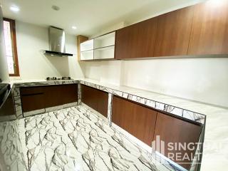 For RENT : Premier Condominium / 3 Bedroom / 3 Bathrooms / 204 sqm / 70000 THB [8223438]