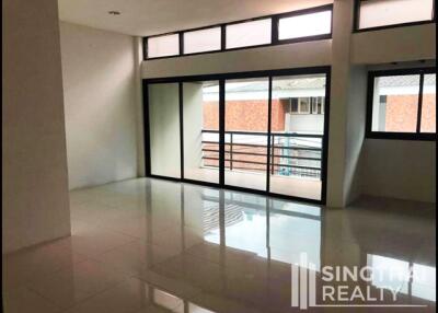 For RENT : Townhouse Phromphong / 4 Bedroom / 3 Bathrooms / 251 sqm / 70000 THB [8458783]