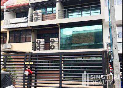 For RENT : Townhouse Phromphong / 4 Bedroom / 3 Bathrooms / 251 sqm / 70000 THB [8458783]