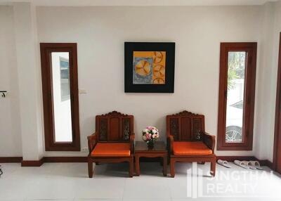 For RENT : House Ekkamai / 4 Bedroom / 5 Bathrooms / 451 sqm / 70000 THB [8676717]