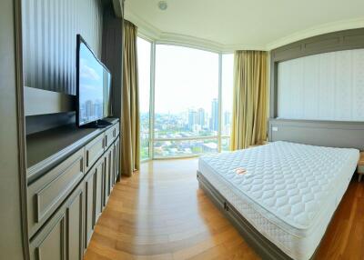 For RENT : Royce Private Residences / 2 Bedroom / 2 Bathrooms / 112 sqm / 70000 THB [9210415]