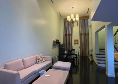 For RENT : Townhouse Thonglor / 4 Bedroom / 5 Bathrooms / 400 sqm / 70000 THB [9399168]