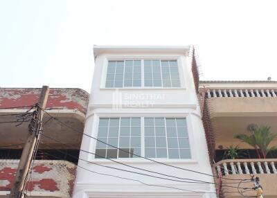 For RENT : Townhouse Ekkamai / 3 Bedroom / 4 Bathrooms / 240 sqm / 70000 THB [9658780]