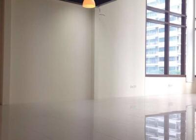 For RENT : The Emporio Place / 2 Bedroom / 2 Bathrooms / 132 sqm / 70000 THB [9731199]