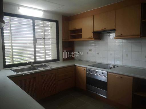 For RENT : Lee House / 3 Bedroom / 5 Bathrooms / 240 sqm / 70000 THB [9794868]