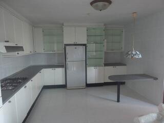 For RENT : Charan Tower / 3 Bedroom / 3 Bathrooms / 261 sqm / 75000 THB [2146925]