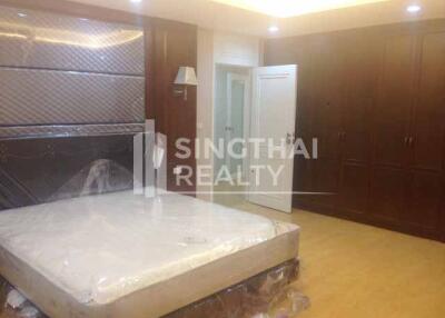 For RENT : Century Heights / 4 Bedroom / 4 Bathrooms / 261 sqm / 75000 THB [3376577]