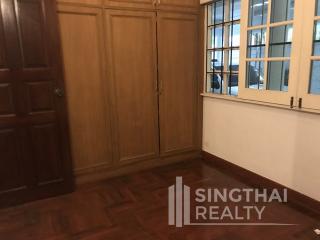 For RENT : House Ekkamai / 4 Bedroom / 5 Bathrooms / 381 sqm / 75000 THB [5933600]