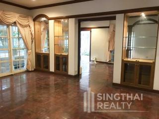 For RENT : House Ekkamai / 4 Bedroom / 5 Bathrooms / 381 sqm / 75000 THB [5933600]