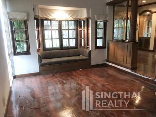 For RENT : House Ekkamai / 4 Bedroom / 5 Bathrooms / 381 sqm / 75000 THB [5933600]