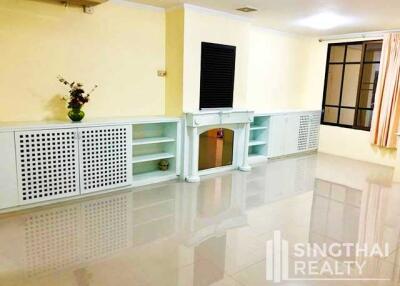 For RENT : Townhouse Phromphong / 4 Bedroom / 4 Bathrooms / 501 sqm / 75000 THB [6506365]