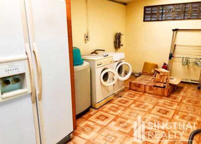 For RENT : Townhouse Phromphong / 4 Bedroom / 4 Bathrooms / 501 sqm / 75000 THB [6506365]