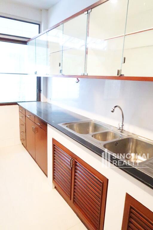 For RENT : House Sathorn / 3 Bedroom / 2 Bathrooms / 201 sqm / 75000 THB [7170250]