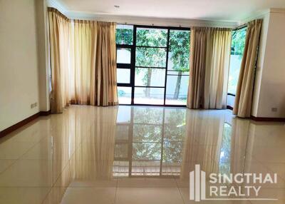 For RENT : House Ekkamai / 4 Bedroom / 4 Bathrooms / 351 sqm / 75000 THB [7292046]