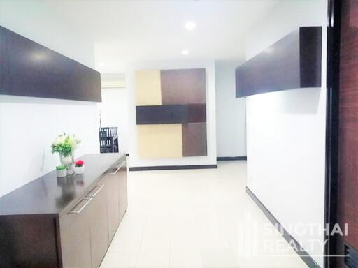 For RENT : Avenue 61 / 3 Bedroom / 3 Bathrooms / 201 sqm / 75000 THB [7994730]