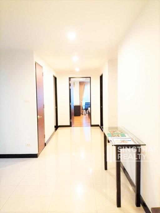 For RENT : Avenue 61 / 3 Bedroom / 3 Bathrooms / 201 sqm / 75000 THB [8363963]