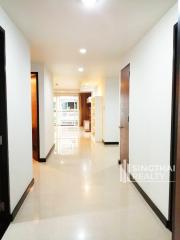 For RENT : Avenue 61 / 3 Bedroom / 3 Bathrooms / 201 sqm / 75000 THB [8363996]