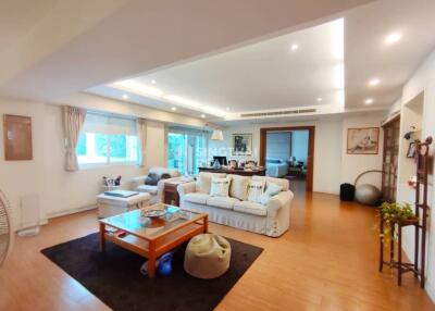 For RENT : Royal Castle / 3 Bedroom / 3 Bathrooms / 300 sqm / 75000 THB [8896791]