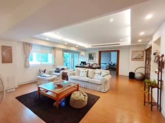 For RENT : Royal Castle / 3 Bedroom / 3 Bathrooms / 300 sqm / 75000 THB [8896791]