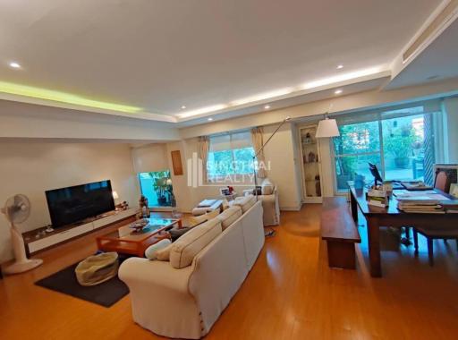 For RENT : Royal Castle / 3 Bedroom / 3 Bathrooms / 300 sqm / 75000 THB [8896791]