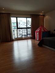 For RENT : TBI Tower / 3 Bedroom / 3 Bathrooms / 400 sqm / 75000 THB [R10420]