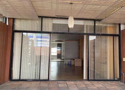 For RENT : Office Ekkamai / 2 Bedroom / 2 Bathrooms / 96 sqm / 76800 THB [R10520]